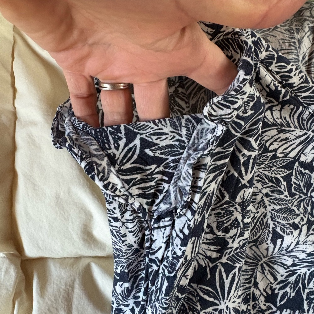 Jones New York Blue and White Floral Print Tunic Top - Picture 4 of 4